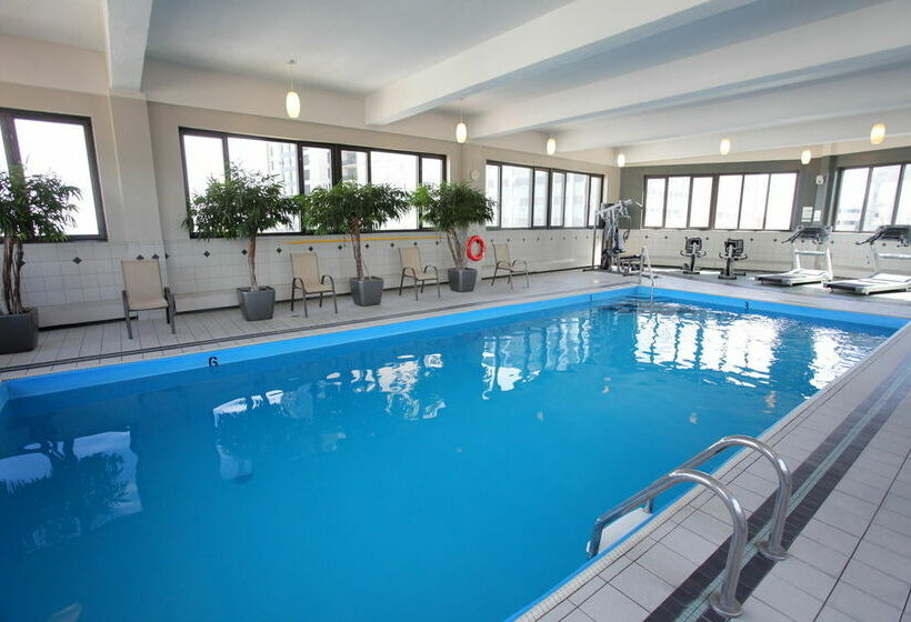 בית מלון כפרי Four Points by Sheraton Montreal Centre Ville מונטריאול