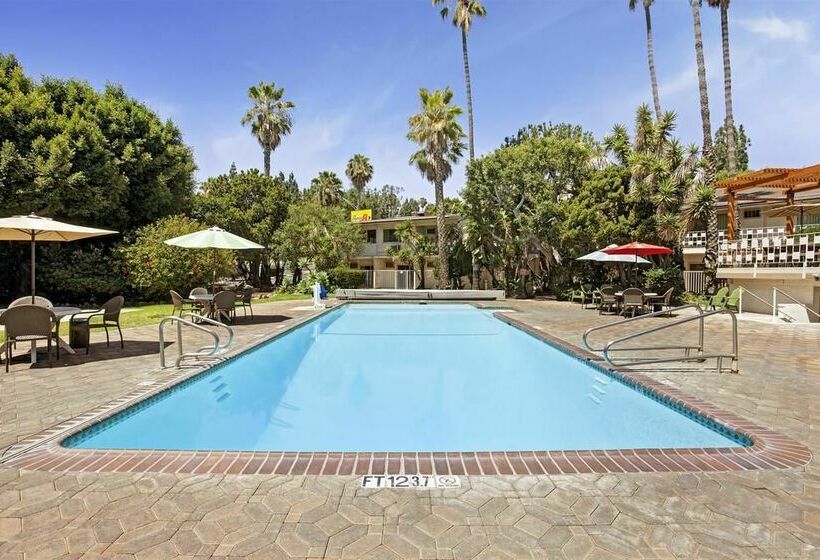 Super 8 Motel Long Beach