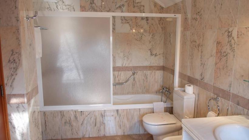 Bathroom Hotel AJ Chaves