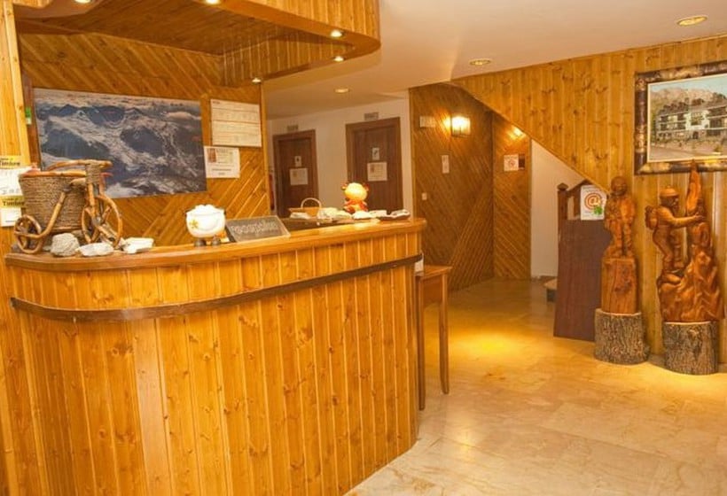 Front desk Hotel Llibrada Benasque
