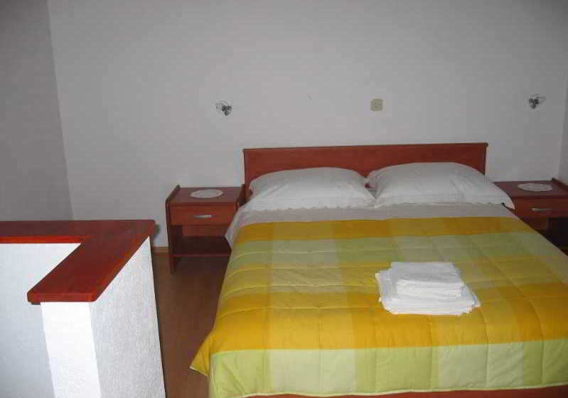 Hotel Apartmani Seljacka Kuca Omis