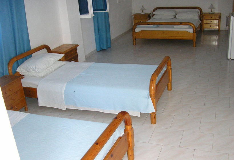 Ira Studios 3 Perissa
