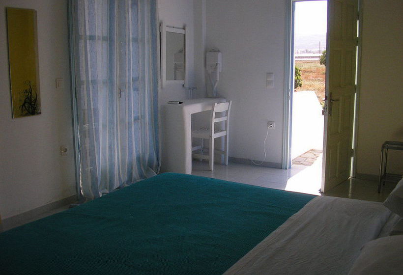 Ira Studios 3 Perissa