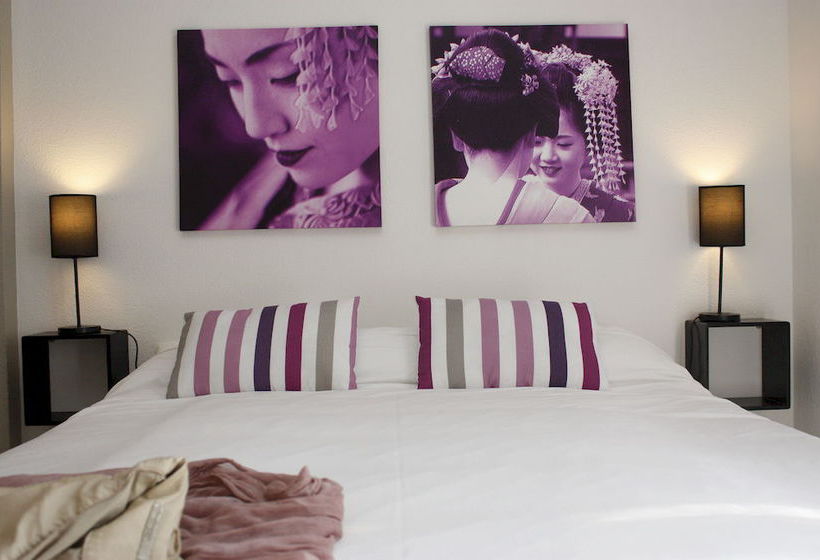 Apartamentos WooTravelling Plaza de Oriente Homtels Madrid