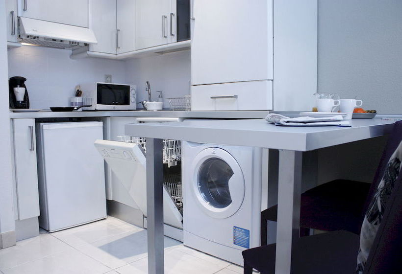 Apartamentos WooTravelling Plaza de Oriente Homtels Madrid