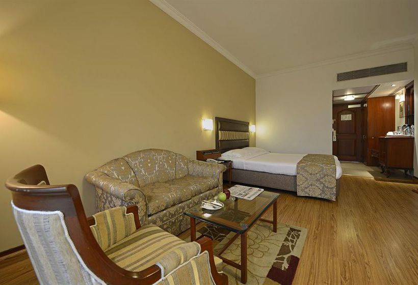 Hotel Sun-n-Sand Pune