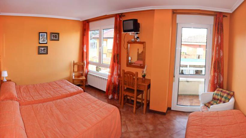 Hotel del Parque Los Corrales de Buelna