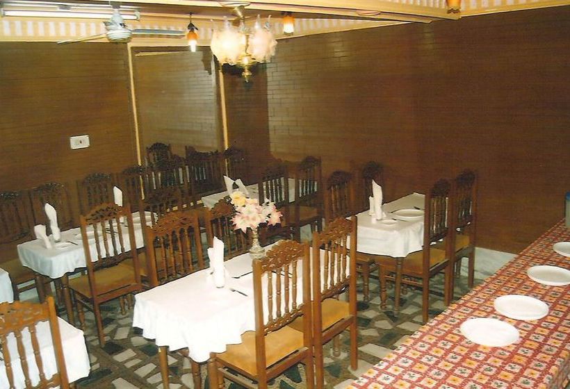 Hotel Zahgeer Continental Srinagar