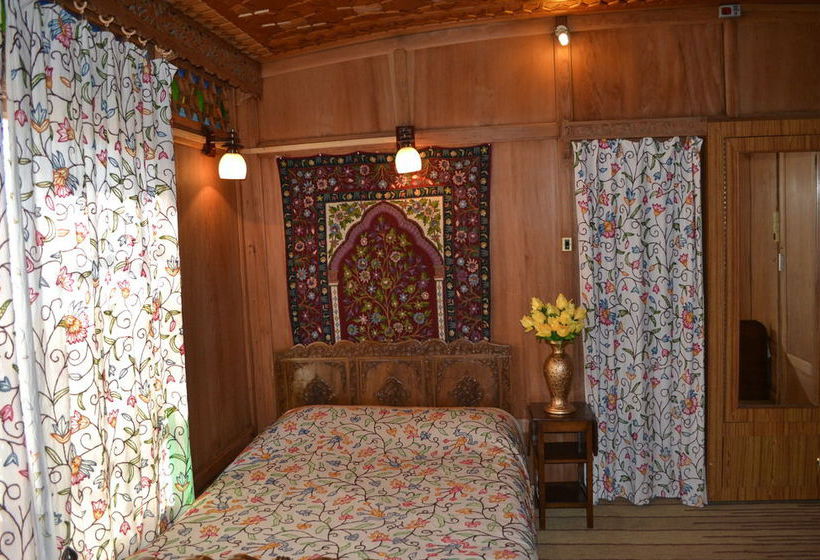 Hotel Peacock Houseboats Srinagar